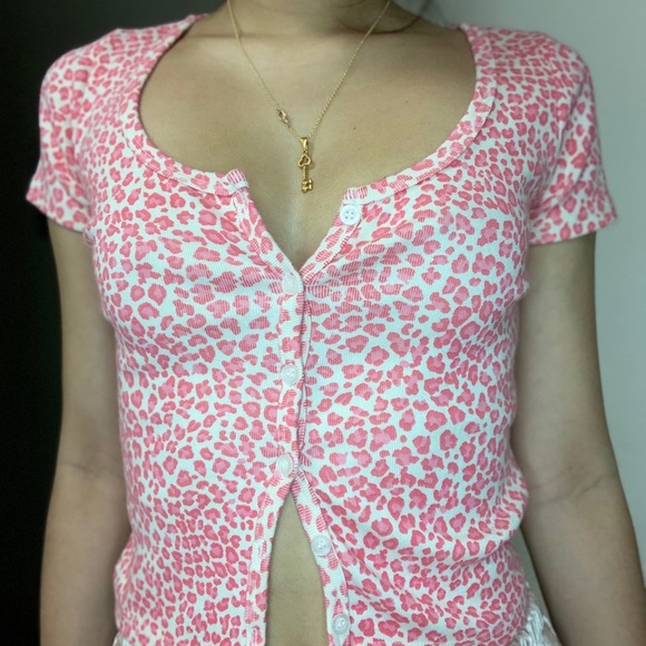 Brandy Melville leopard zelly top - Picture 2 of 4
